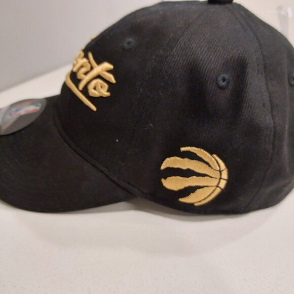 BNWT Youth Toronto Raptors Hat - Picture 4 of 5